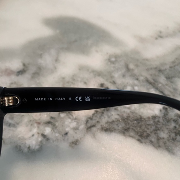 Chanel sunglasses with hearts on sides - Picture 7 of 8